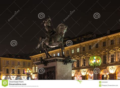 Vista Di Notte Del Monumento Di Emanuele Filiberto A Torino Italia