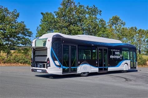 Iveco Bus Entrega Dos El Ctricos Para El Transporte P Blico En Bolonia