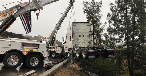 Crashes Reports Of Flooding Hit Slick Southern California Freeways Cbs Los Angeles