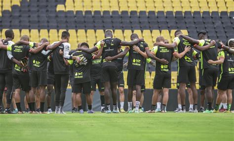 Barcelona Contra Deportivo Cuenca En La Copa De Campeones 2023