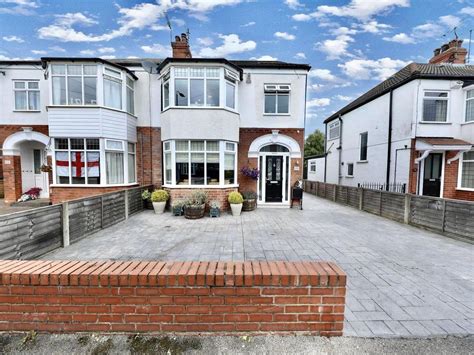 3 Bed Semi Detached House For Sale In Silverdale Road Hull Hu6 £