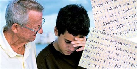 Sei disgustoso e contro natura Madre caccia di casa il figlio perché GAY il nonno non ci sta