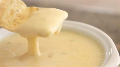 Mexican Restaurant Style White Cheese Queso Dip