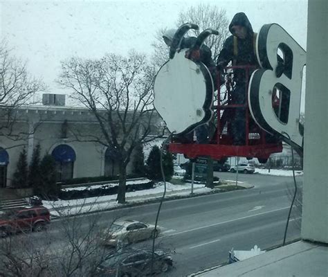 Media Confidential: Philly Radio: WBEB Removes Iconic B101 Sign