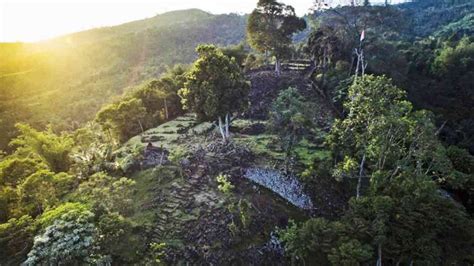 Termasuk Gunung Padang Cianjur 5 Tempat Wisata Di Jabar Ini Kental