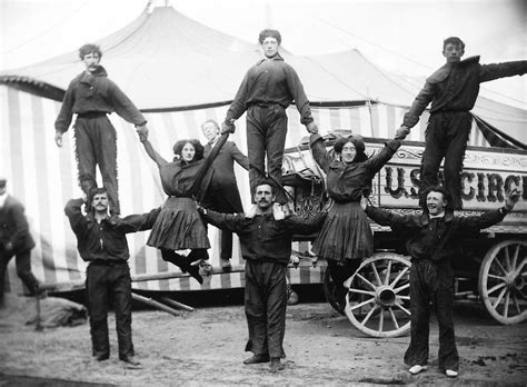 23 Extraordinary Photos of Circus Performers in Strabane, 1910-11