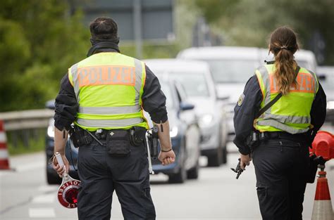 Wegen Schleppern Sterreich Kontrolliert Grenze Zu Tschechien Freistadt