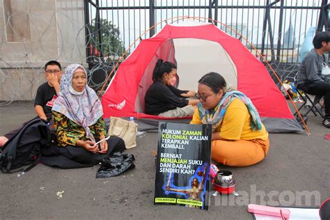 Foto Aksi Kemah Tolak Pengesahan Rkuhp Di Depan Gedung Dpr