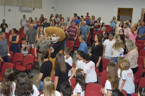 Alunos participantes do PROERD recebem formatura em Humaitá Rádio