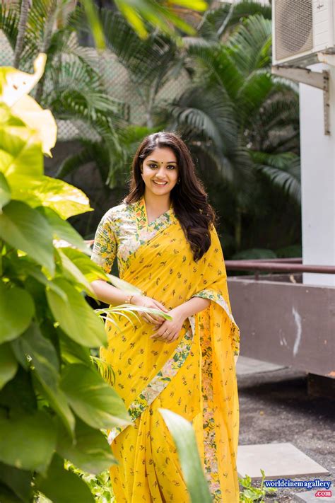 Keerthy Suresh Stills At Nadigaiyar Thilagam Movie