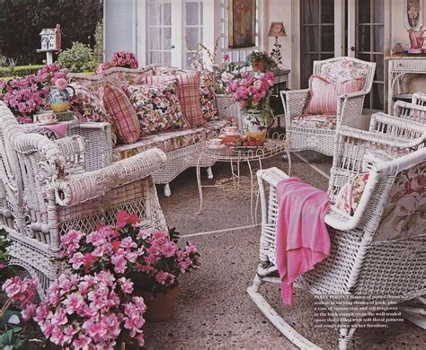 Pink Porch Google Images Shabby Chic Patio Shabby Chic Yard Ideas