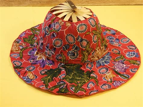 Vintage Folding Fan Hat Indonesian Sun Hat Red And Purple Floral Head