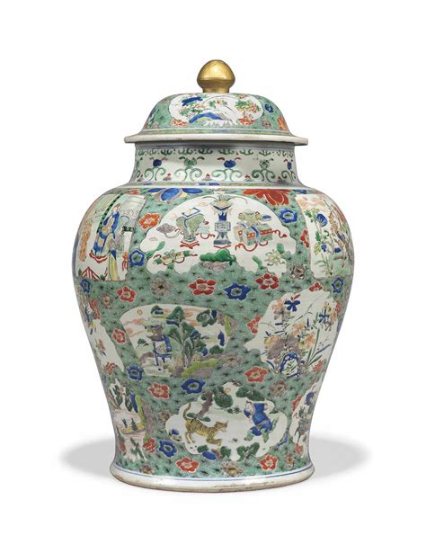 A LARGE CHINESE FAMILLE VERTE VASE AND COVER KANGXI PERIOD 1662 1722