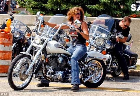 Sexy Female Harley Riders: Why Women Riding a Harley Feel More Happiner ...