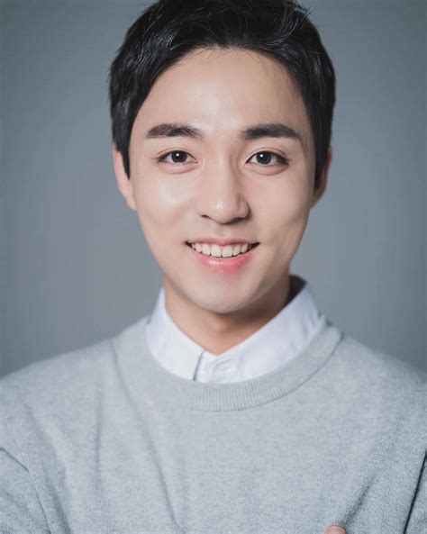 The Penthouse Kim Dong Kyu Shaves For Profile Picture Hancinema