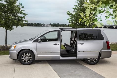 New Chrysler Minivan Might Get Electric All Wheel Drive Ceo