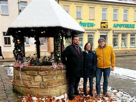 Alle Jahre wieder Christdemokraten schmücken Brunnen