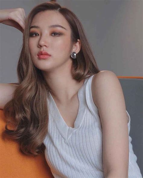 Hot girl Thái Lan có gần triệu fan khoe thần thái cực chảnh
