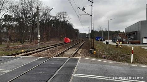 Nowa Sarzyna Tragiczny wypadek na torach Nie żyje 37 latek