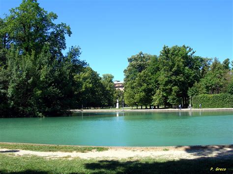 Parma Il Parco Ducale Lampia Vasca Ovale Ricca Di Pesc Flickr