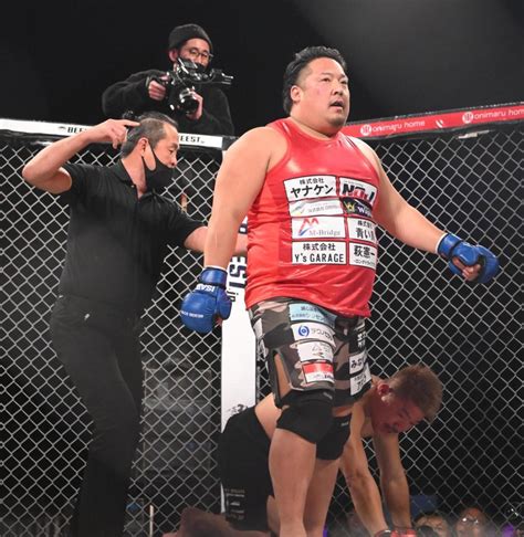 体重差55キロ対決 150キロ元ラガーマン・ノッコン寺田が戦慄の左で衝撃の勝利 元k－1日本王者の天田ヒロミから2度ダウン奪う ファイト