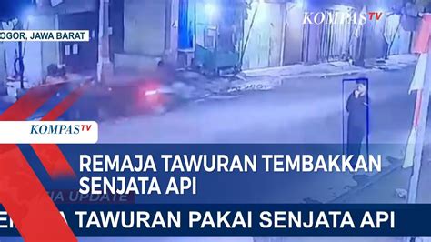 Terekam Cctv Remaja Tawuran Pakai Senjata Api Youtube