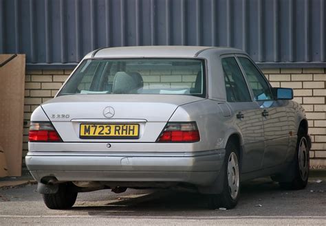 M723 RHH 1995 Mercedes E220 Auto Nivek Old Gold Flickr