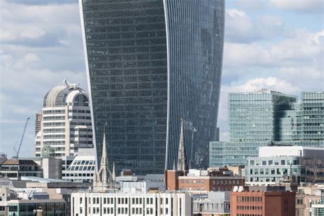 Un Groupe Hongkongais S Offre Le Gratte Ciel Londonien Walkie Talkie