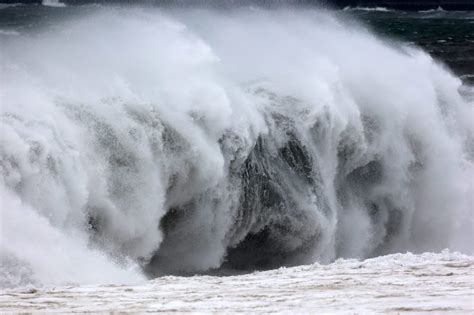 Floods hit Mauritius as tropical cyclone approaches