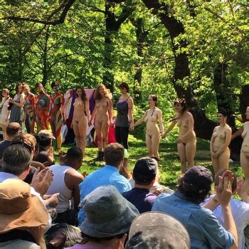 Nude New York Gals In The Park Page Phun Org Forum