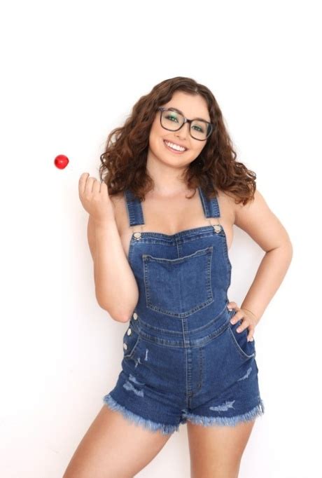 Nerdy Brunette Pornstar Leana Lovings Shows Her Stunning Curves Before Sex Coedcherry