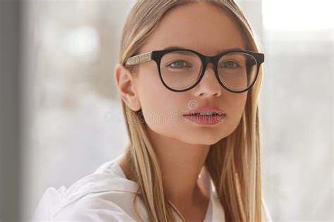 Female Eyeglasses Portrait Of Young Woman Wearing Fashion Eyewear Stock Image Image Of Optics