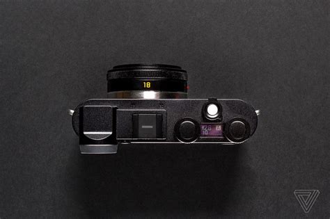 Leica’s new CL is a small mirrorless camera with vintage charm - The Verge