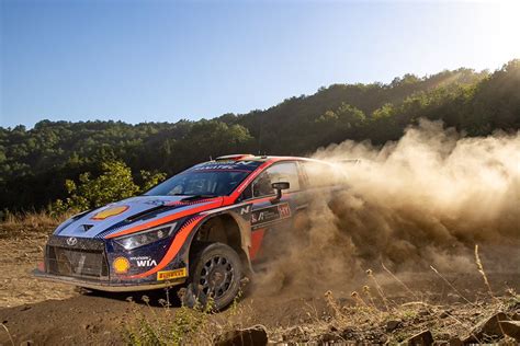 Thierry Neuville Toma El Mando De Los Primeros Tramos De Tierra Del