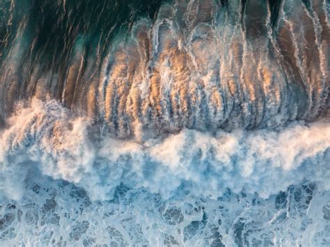 Photographer's Creative Way of Shooting Hawaii's Most Powerful Waves ...