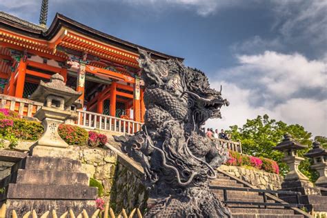 Kyoto 29 De Mayo De 2019 Estatua Del Dragón En El Templo De Kiyomizu