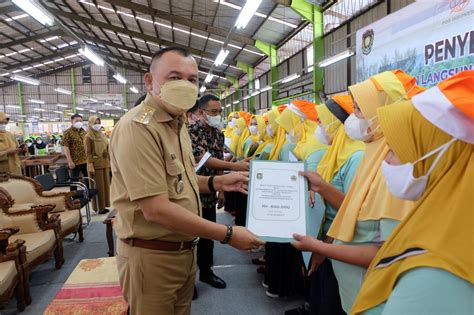 Ribuan Buruh Rokok Terima BLT DBHCHT