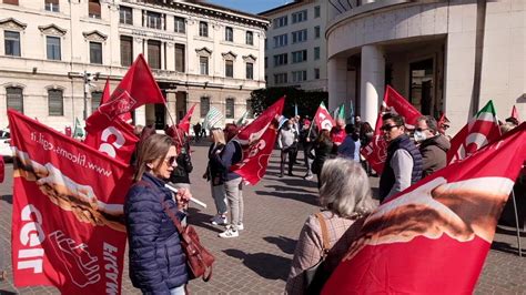 Mantova In Piazza L Allarme Per Tremila Addetti Dei Servizi In