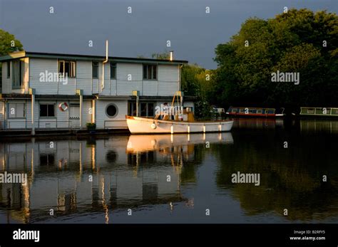 Molesey Boat House Hi Res Stock Photography And Images Alamy