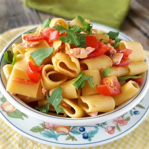 Pasta Fredda Pomodori Salmone E Rucola Primo Piatto Gustoso