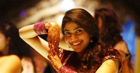 Rowdy Baby Sai Pallavi shows her sexy dance moves in a sari (watch)