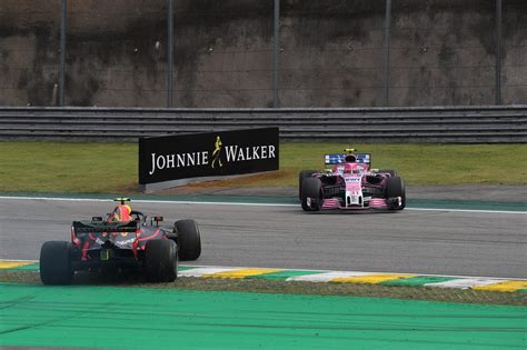 2018年f1第20戦ブラジルgp マックス・フェルスタッペン（レッドブル）とエステバン・オコン（フォース・インディア）が接触