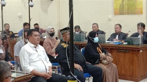 Sidang Suap Unila Istri Rektor Karomani Menolak Jadi Saksi Untuk Suaminya