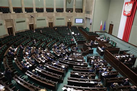 Sejm Debata nad projektami ustaw o KRS i Sądzie Najwyższym Polityka