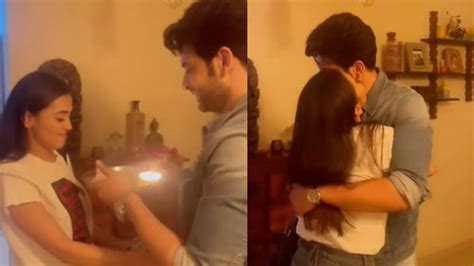 Karan Kundrra Performs Aarti For Tejasswi Prakash Showers Kisses And