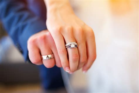 How To Wear Wedding Rings Rules For Your Ring Finger Oh So Perfect