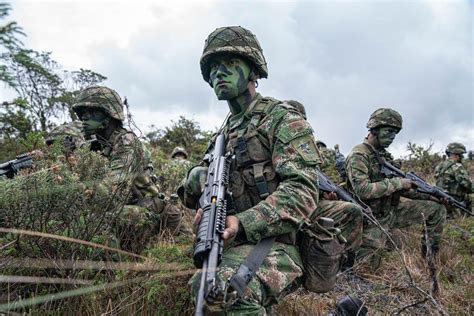 Gustavo Petro Comandante En Jefe De Las Fuerzas Militares