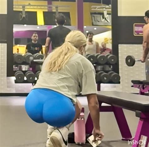 Petite Blonde Squats In Front Of Me Oc Faceshots Spandex Leggings Yoga Pants Forum