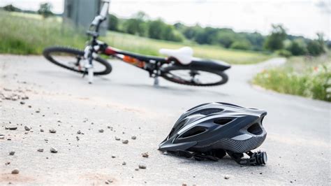 Autokran fährt 19 jährigen Radfahrer in Göttingen an tot