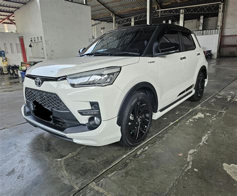 Toyota Raize GR Two Tone 1 0 AT Matic 2022 Hitam Putih Km Low